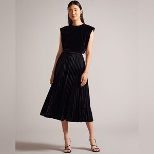 TED‎ BAKER GJILL PLEATED VELVET MIDI CORPCORE SKIRT IN BLACK SIZE 5